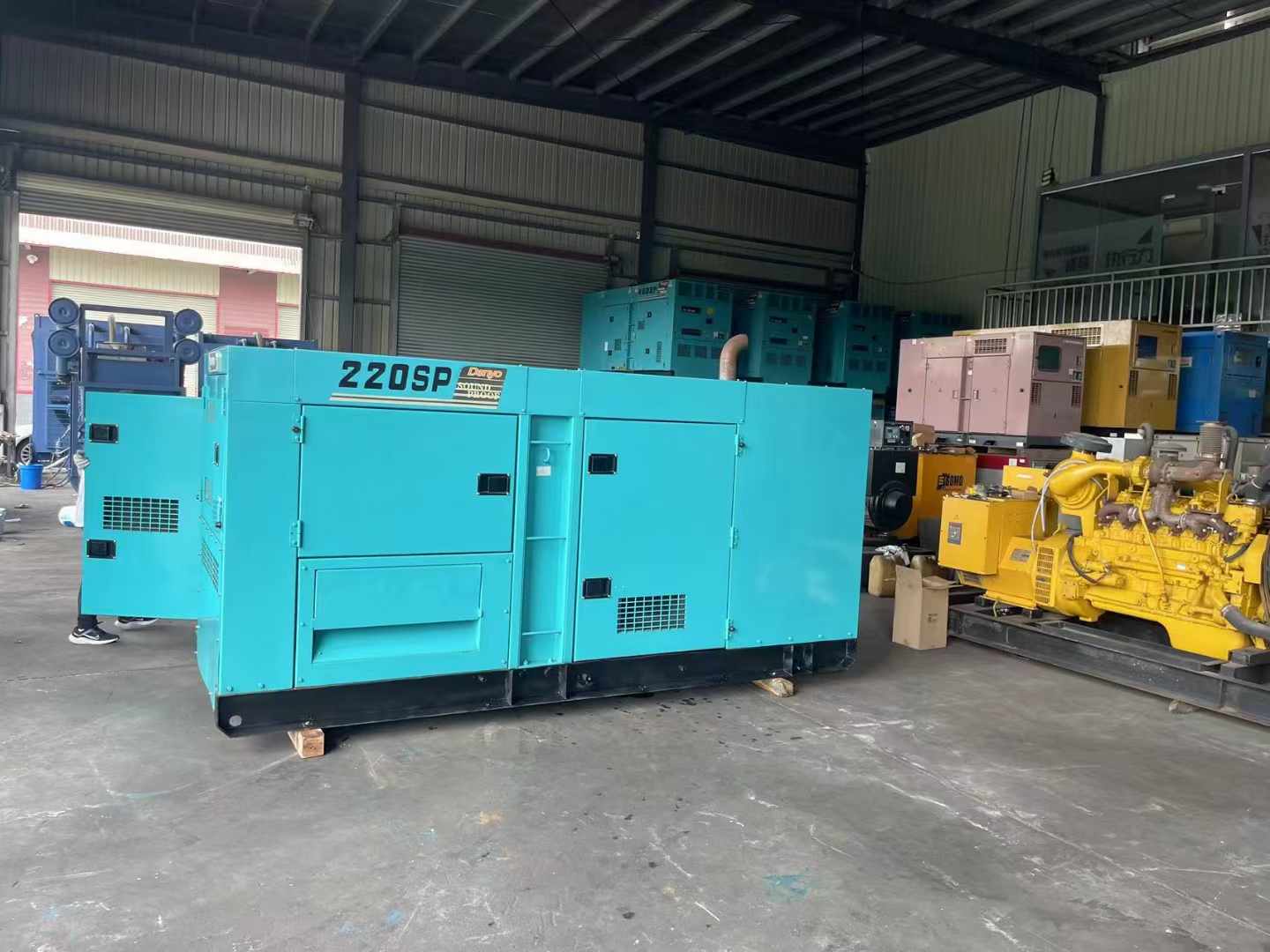 博乐800kW 柴油发电机的输出电流波动范围是多少？