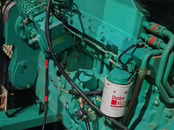 博乐如何确定新的发电机组控制系统是否与原系统兼容？