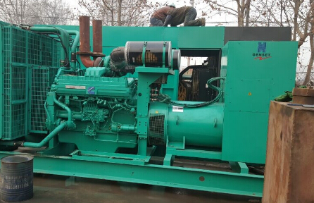 博乐发电机组如何判断水冷式机油散热器内部是否需要清洗？